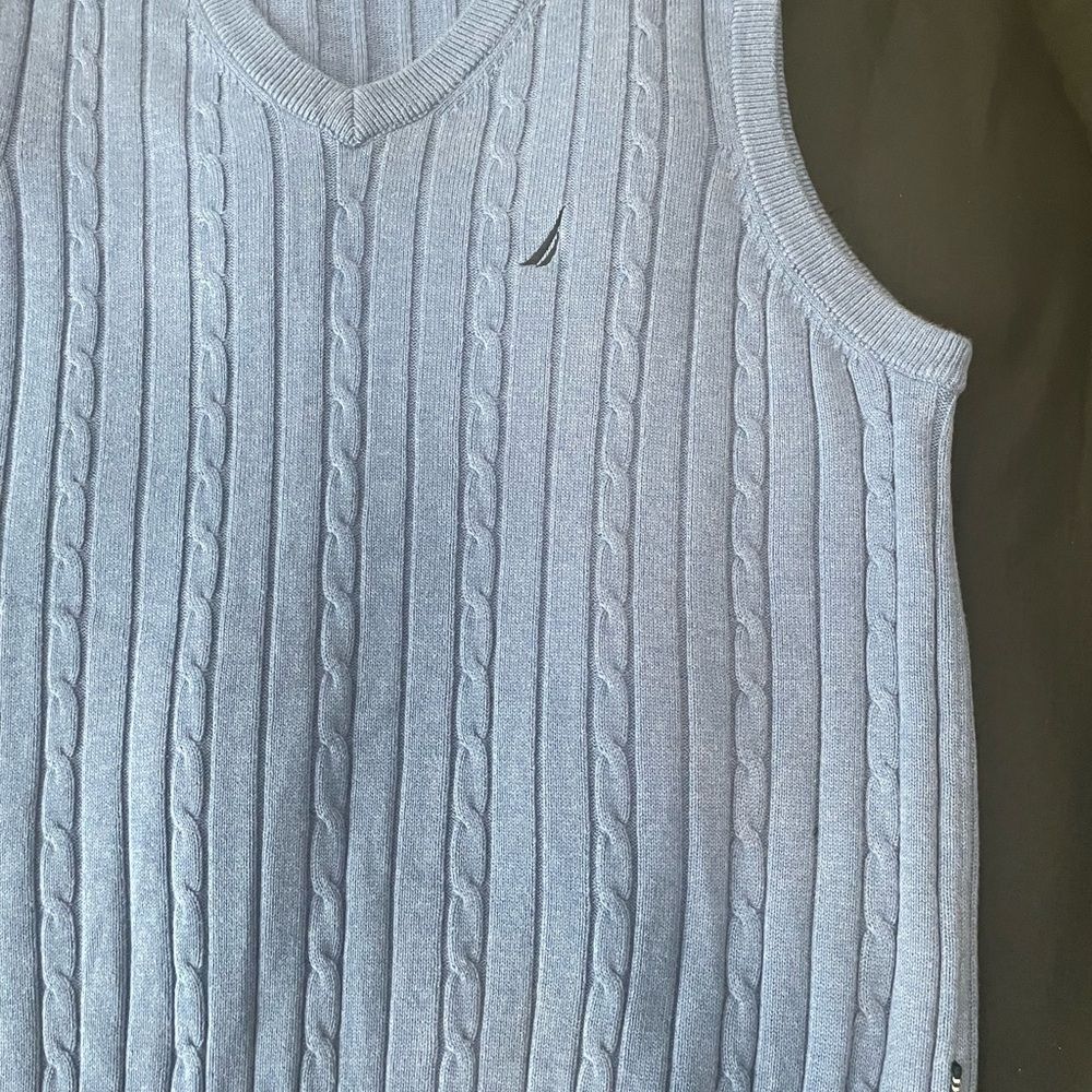 Men’s Nautica periwinkle vest.